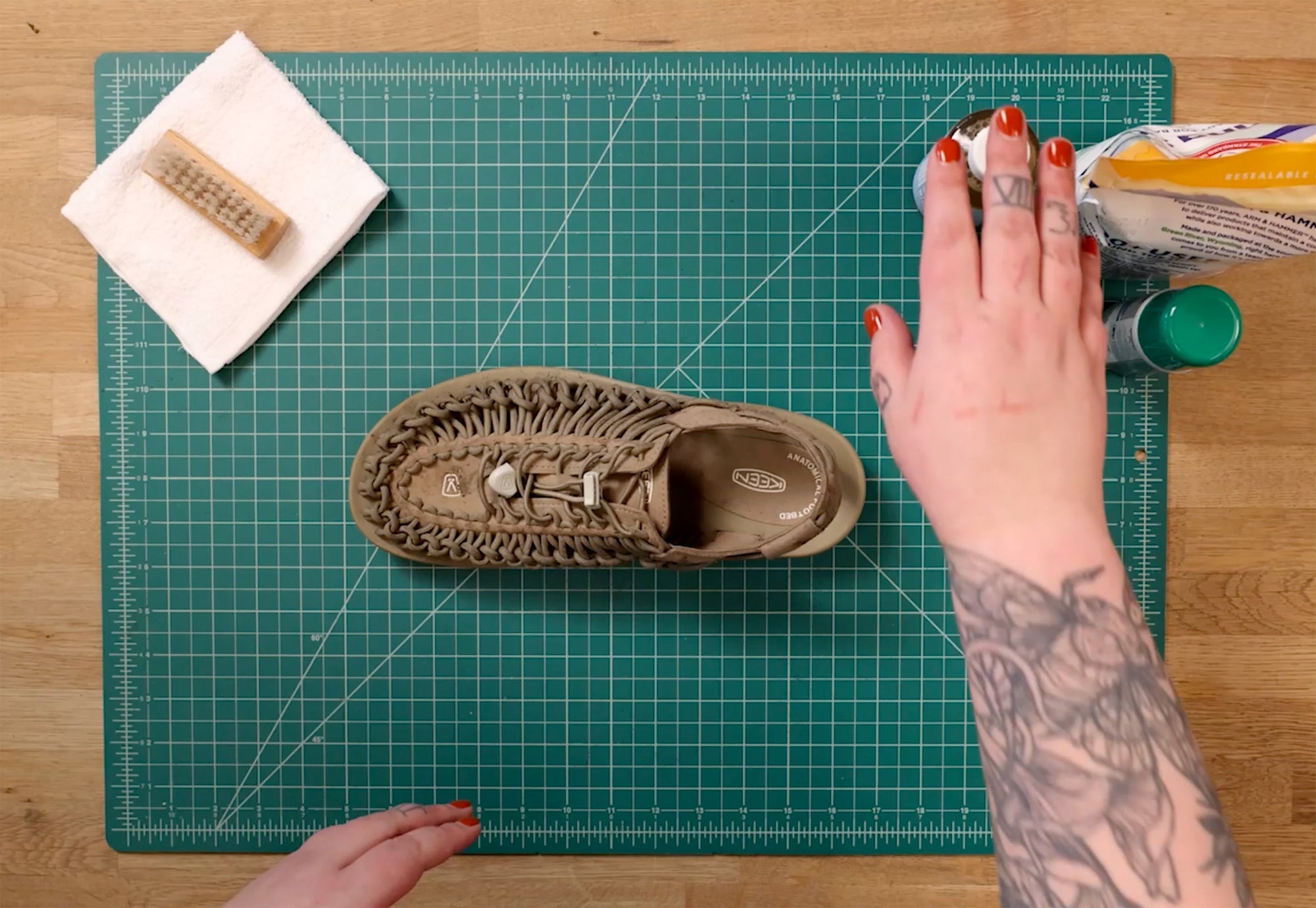 How to Clean UNEEK Sneakers