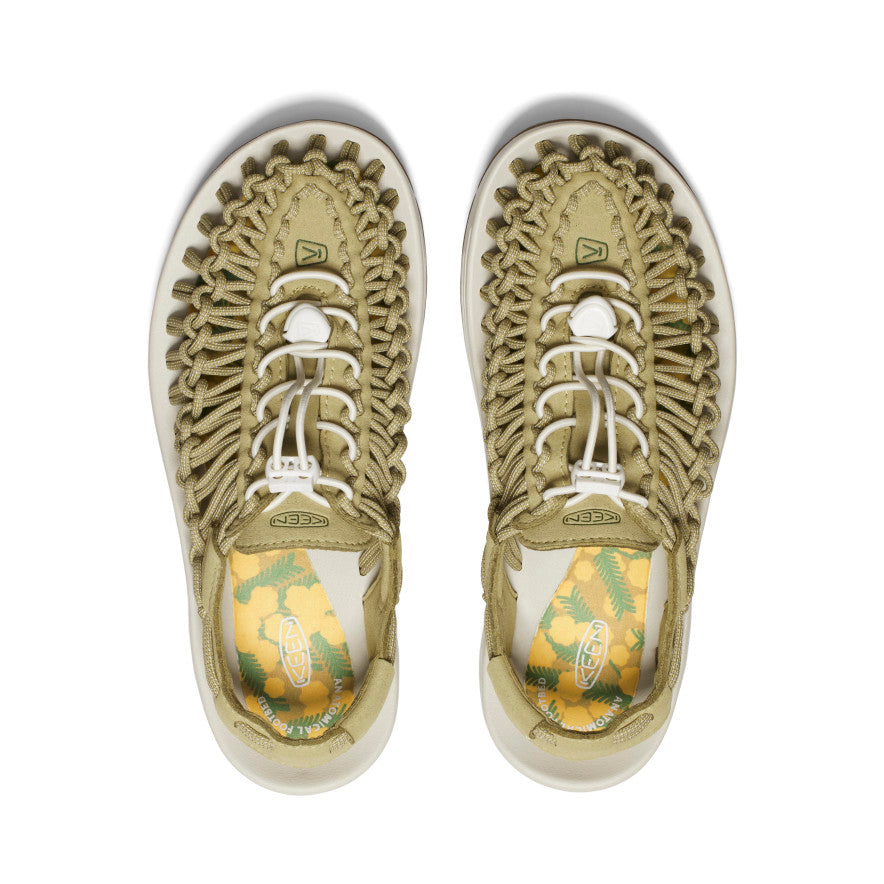 Women's UNEEK Sneaker - Pair Angle Image